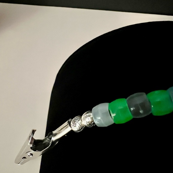 Roach Clip Spaced Out Smoker’s Helper Glow in the Dark Alien Head & green beads - Picture 6 of 17